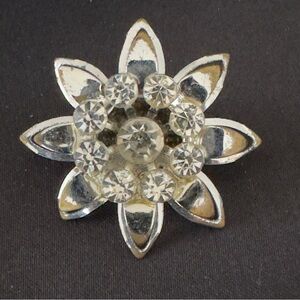 💜 Poinsettia Holiday Rhinestone Brooch